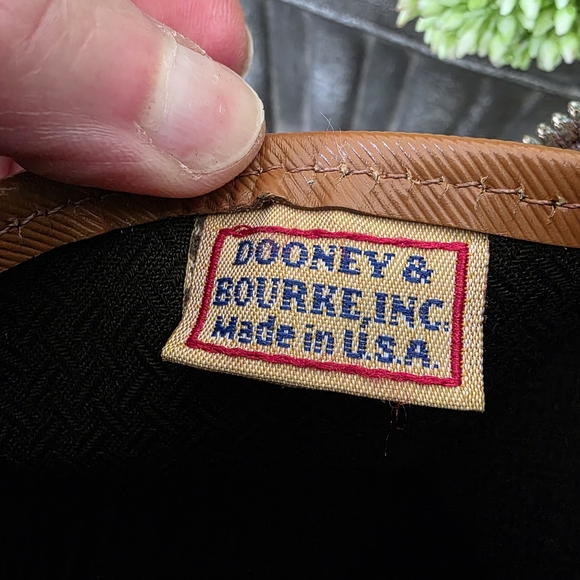 Vintage Dooney & Bourke Essex Satchel In Tan Leather With Gold Hardware - Picture 9 of 16